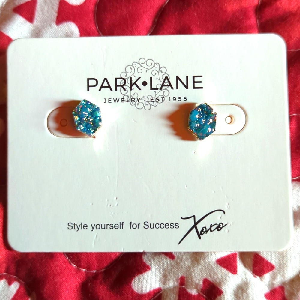 Hailee Studs